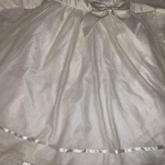 Girls sz 12 off-white dress w/ pearl accent - Picture 5 of 8